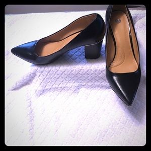 Women’s size 10, patent leather black  pumps